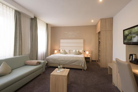 Premium Room, 1 Double Bed (Converts to 2 Twin Beds) | 1 bedroom, hypo-allergenic bedding, in-room safe, desk