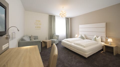 Premium Room, 1 Double Bed (Converts to 2 Twin Beds) | 1 bedroom, hypo-allergenic bedding, in-room safe, desk