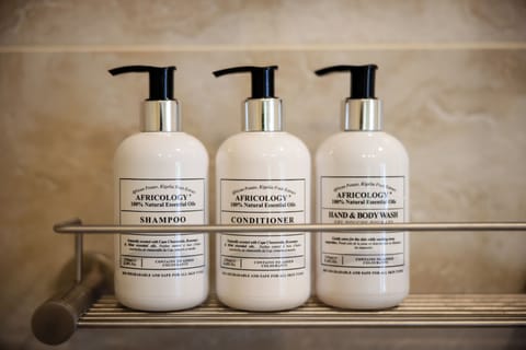 Separate tub and shower, deep soaking tub, rainfall showerhead