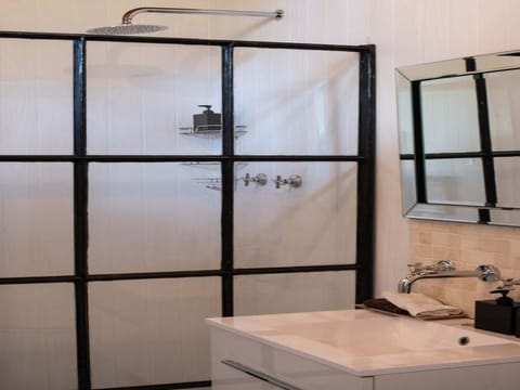 Classic Double or Twin Room, 1 Bedroom, Garden View (02) | Bathroom | Bathrobes, towels