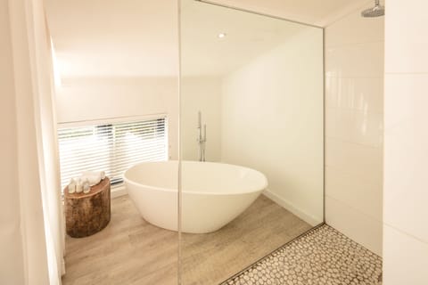 The Spot | Bathroom | Shower, towels