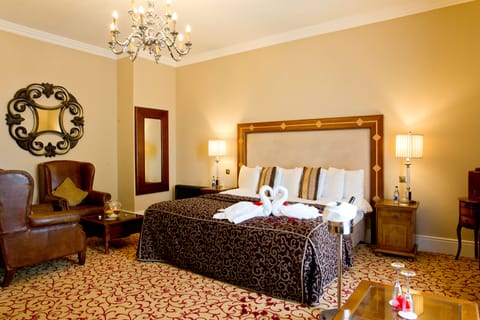 Suite | In-room safe, free WiFi, bed sheets, wheelchair access