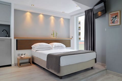 Junior Studio Suite, 1 Queen Bed, Terrace, Mountain View | Egyptian cotton sheets, premium bedding, minibar, desk