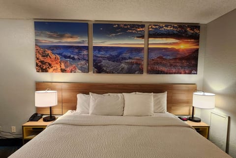 Standard Room, 1 King Bed | Rollaway beds (surcharge), WiFi (free), bed sheets