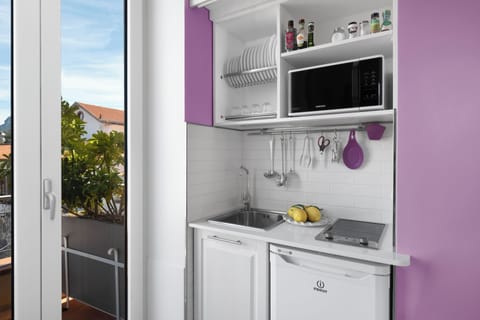 Deluxe Duplex, Sea View (Lavanda) | Private kitchen | Fridge, electric kettle