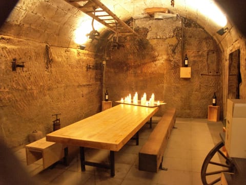 Breakfast, lunch, dinner served; Regional cuisine 