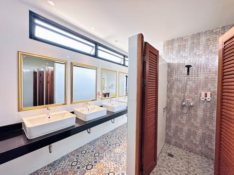 Free toiletries, towels, soap, shampoo