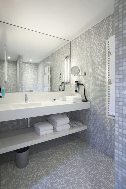 Shower, free toiletries, hair dryer, bathrobes