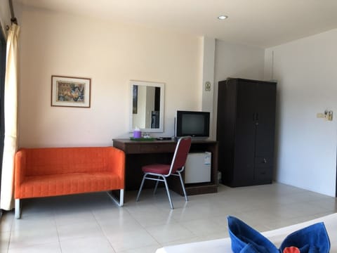 Standard Room, Air Conditioned | Living area