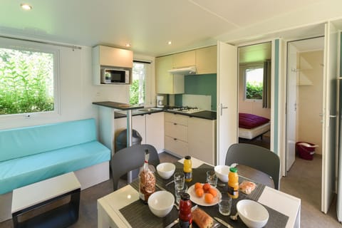 Premium Mobile Home (Caélia - Trois Chambres ) | In-room dining