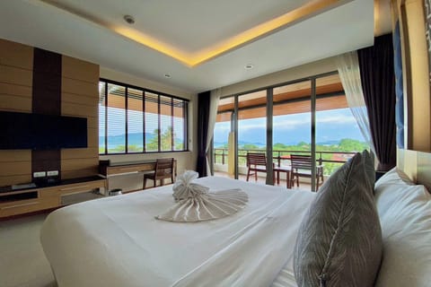 Deluxe Sea View | Premium bedding, in-room safe, desk, soundproofing