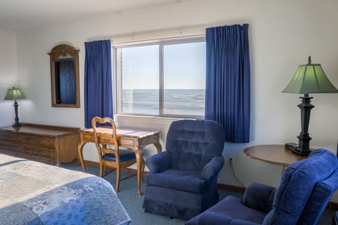 Lakeside Deluxe King Bed | Desk, iron/ironing board, cribs/infant beds, rollaway beds