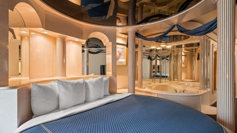 Suite, 1 King Bed, Non Smoking, Jetted Tub | Blackout drapes, iron/ironing board, rollaway beds, free WiFi