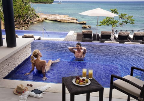 Sunset Swim Out Suite | Premium bedding, minibar, in-room safe, desk