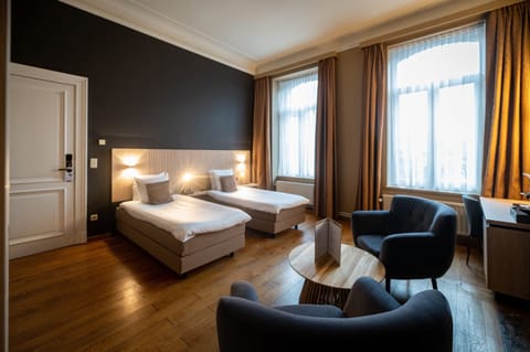 Superior Double Room | Minibar, in-room safe, individually decorated, desk