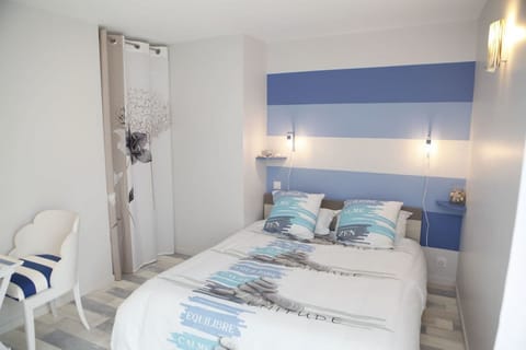 Comfort Double Room (La Bretonne) | Premium bedding, desk, soundproofing, free WiFi