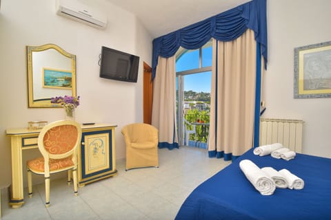 Superior Double Room, Balcony, Sea View | Desk, free WiFi, bed sheets