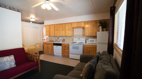 Suite C or D | Desk, free wired internet, bed sheets