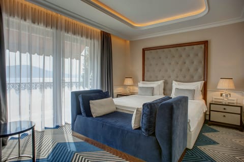 Premium Two-Bedroom Suite with Sea View | Minibar, in-room safe, desk, laptop workspace