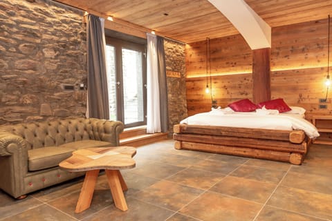 Family Suite | In-room safe, desk, soundproofing, cribs/infant beds