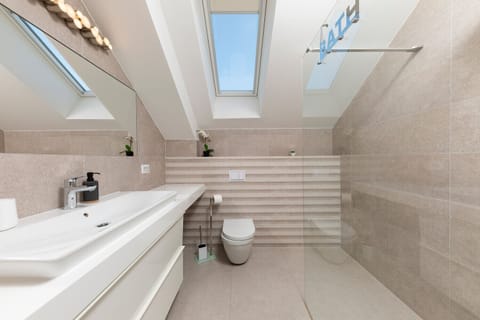 Luxury Suite, 1 Bedroom, Terrace, Pool View | Bathroom | Shower, rainfall showerhead, free toiletries, hair dryer