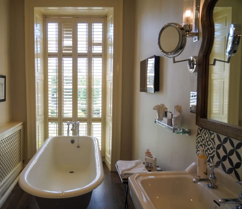 Deluxe Double Room | Bathroom | Designer toiletries, hair dryer, bathrobes, slippers