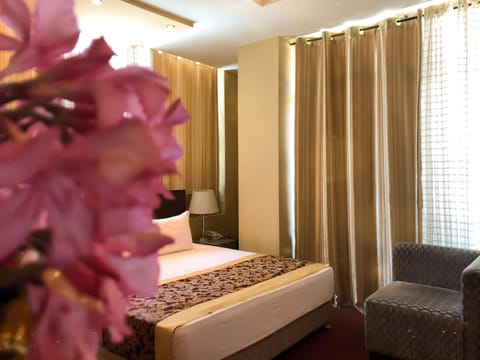 Minibar, desk, soundproofing, iron/ironing board