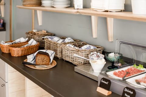 Free daily buffet breakfast