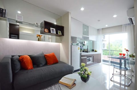 Standard Double Room | Living area | Flat-screen TV