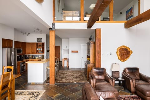 Flat-screen TV, fireplace