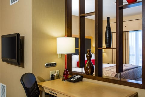 Business Suite, Non Smoking | 1 bedroom, premium bedding, down comforters, desk