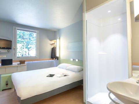 Double Room | Desk, soundproofing, free cribs/infant beds, rollaway beds