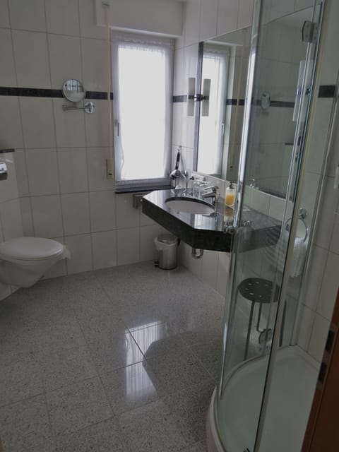 Comfort Double or Twin Room | Bathroom | Shower, free toiletries, hair dryer, towels