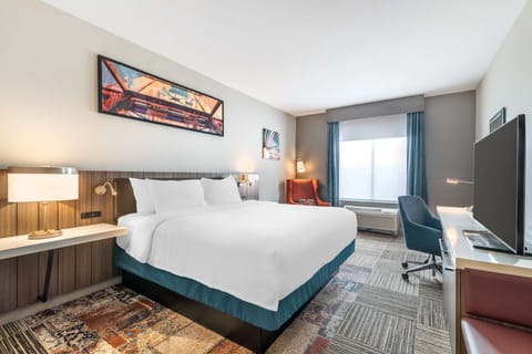 Hypo-allergenic bedding, Tempur-Pedic beds, desk, laptop workspace