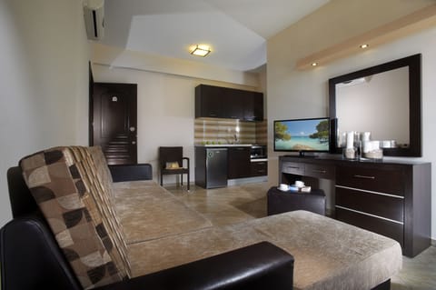 Apartment | Desk, soundproofing, free cribs/infant beds, free WiFi