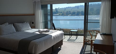 Minibar, in-room safe, desk, soundproofing