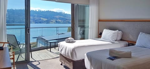 Premium Room with Outdoor Spa | Minibar, in-room safe, desk, soundproofing