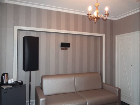 Suite | Living area | Flat-screen TV