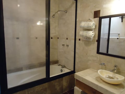 Deluxe Room, 1 King Bed, Ensuite | Bathroom | Shower, free toiletries, towels