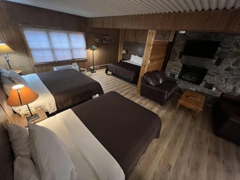 Triple Room, Multiple Beds, Non Smoking | Individually decorated, free WiFi