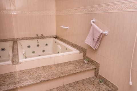 Luxury Suite, 1 Bedroom, Bathtub | Bathroom | Shower, free toiletries, towels