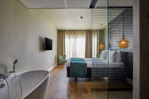 Superior Double Room | Desk, laptop workspace, blackout drapes, soundproofing