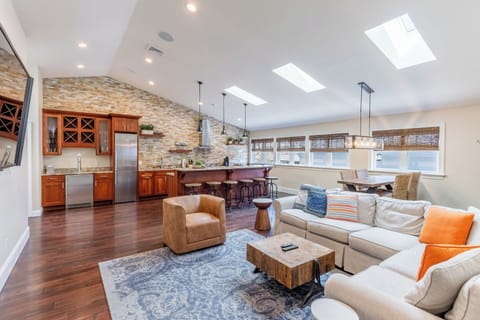 Luxury Apartment, 3 Bedrooms, Ensuite | Living area | Flat-screen TV