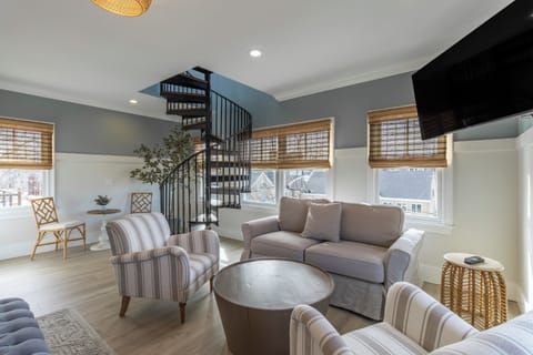 Luxury Condo, 3 Bedrooms, Balcony, Harbor View | 1 bedroom, premium bedding, down comforters, individually decorated