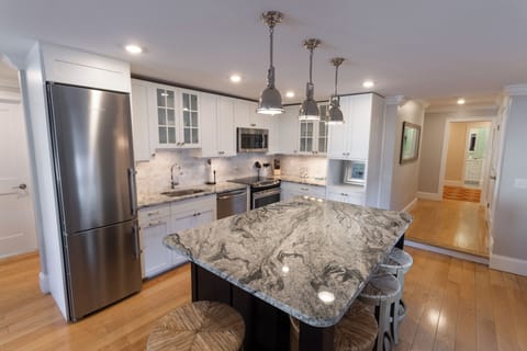 Luxury Condo, 2 Bedrooms, Fireplace | Private kitchen | Fridge, microwave, oven, stovetop