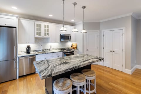 Luxury House, 3 Bedrooms, Balcony | Private kitchen | Fridge, microwave, stovetop, dishwasher