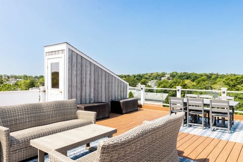 Luxury Condo, 3 Bedrooms, Fireplace, Harbor View | Balcony