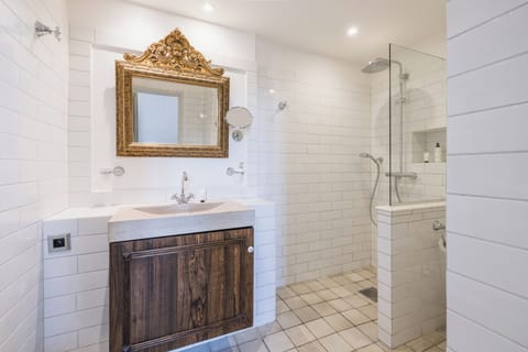 Junior Room | Bathroom | Designer toiletries, hair dryer, slippers, towels