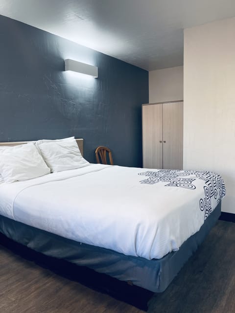 Desk, rollaway beds, free WiFi, bed sheets