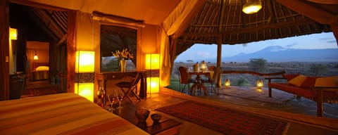 Family Tent | In-room safe, blackout drapes, bed sheets